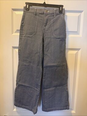 Evereve Wide-Leg Cropped Denim Pants in white & Blue stripes EUC